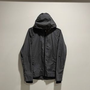 Lulu lemon reflective venting jacket with packabale hood